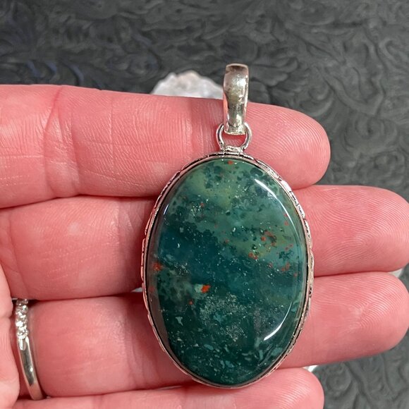Stunning Heliotrope Bloodstone Pendant Stone Crystal Jewelry - Picture 3 of 8